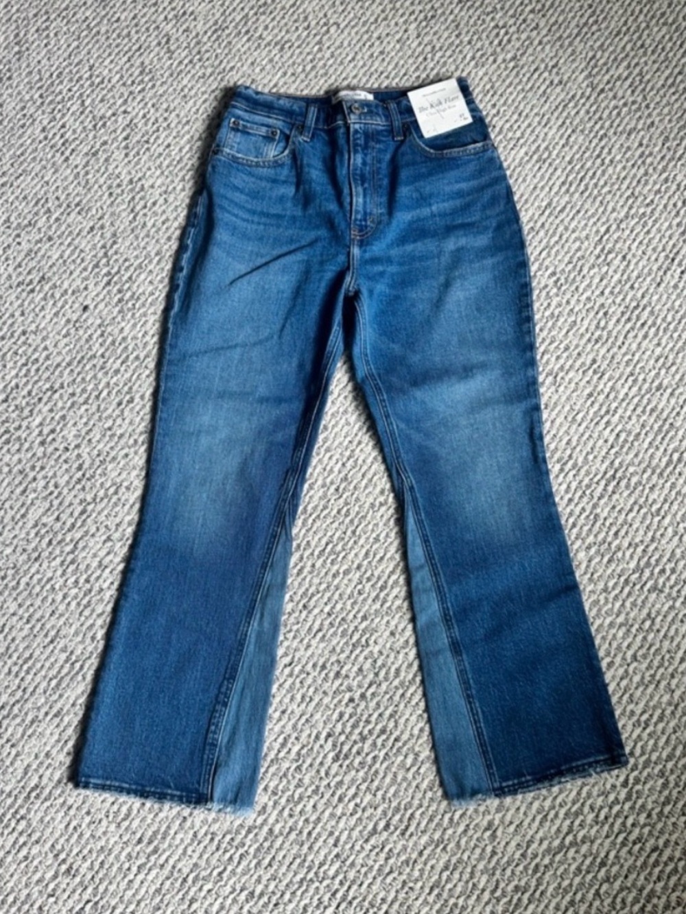 Abercrombie & Fitch NWT Kick Flare Jeans Ultra High Rise Raw Hem Size 27